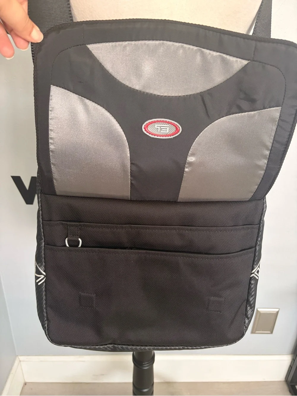 EUC Tumi Black & Red Nylon Crossbody Travel Bag Messenger Pack